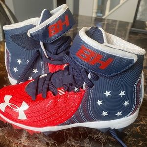 Kids football cleats